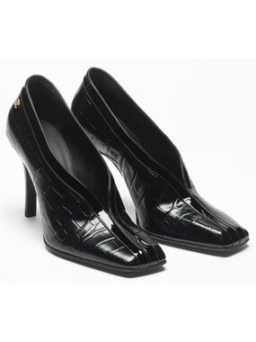 Chanel 26S Blazy Black Crocodile Croc Embossed Patent CC Gold Logo Heel Pump 41